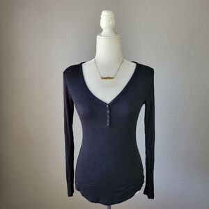 GAP // super soft v-neck long sleeved vneck henley